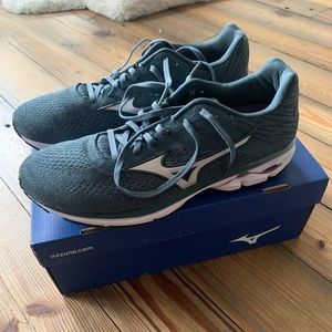 Women’s Mizuno Waverider 23 Running Shoes